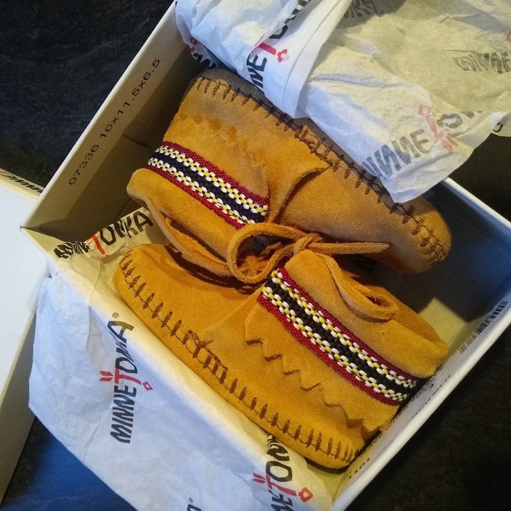 MINNETONKA Infants Braid on Cuff Bootie